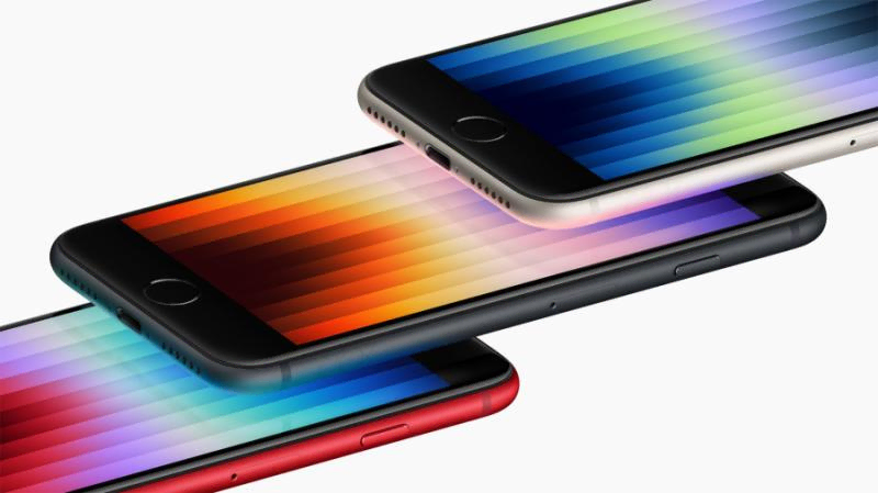 iPhone SE (2022) сравнили с iPhone 13. «Начинка» та же, но производительность ниже.